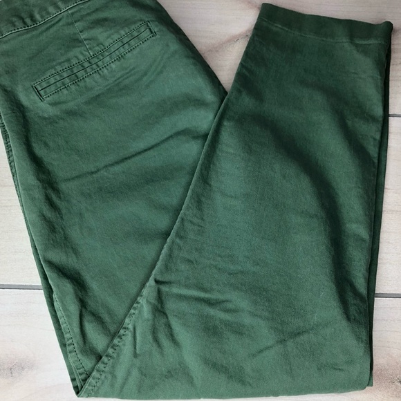 Old Navy Pants - Old Navy Pixie Ankle Pant Green size 10
